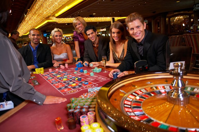 Players at the roulette table