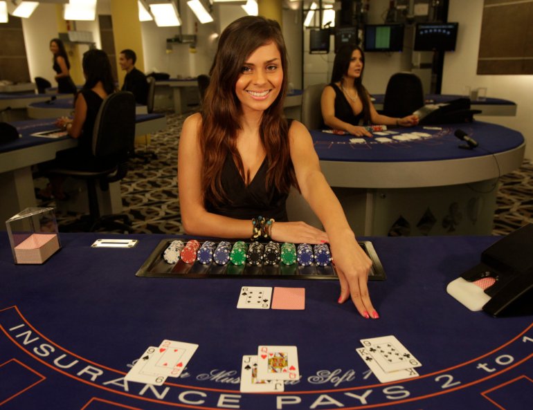blackjack dealer in live casino