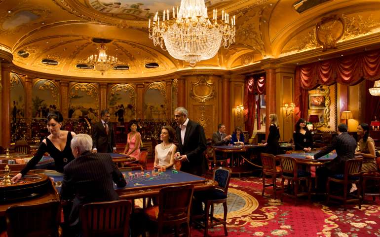 Runners often work in large casinos in Runner Casino in Runner