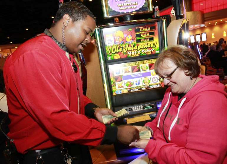 Slot hall employee and winner in Attendant Attendant in Attendant