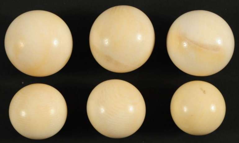 Traditional balls on the roulette wheel in Ball Roulette balls in Ball