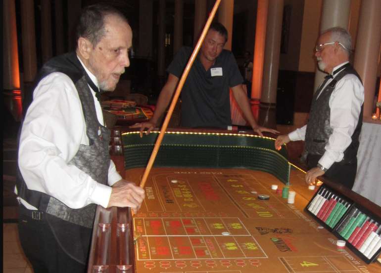 Gameplay at the craps table in Stickman Stickman in craps in Stickman