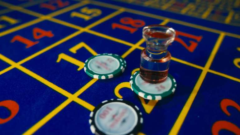 Marker the winning numbers on the roulette wheel in Dolly Dolly in Dolly