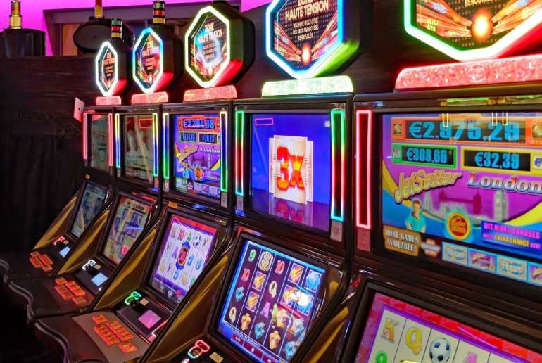 Hot slots in the casino hall in Hot slot Hot slots in Hot Slot