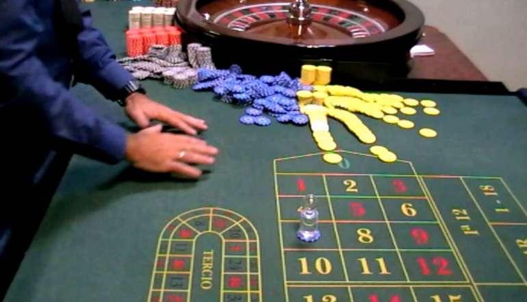 Croupier on roulette in Chipper Chipper in Chipper
