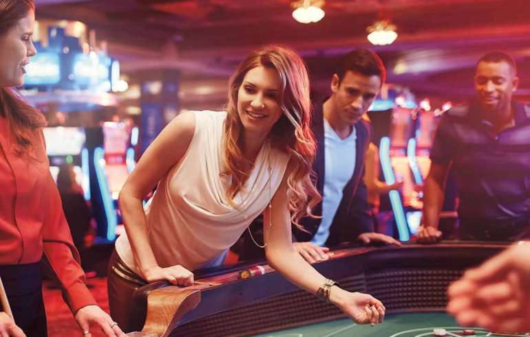 Gameplay at the craps table in Beginner's Luck Gameplay at the craps table in Beginner’s Luck
