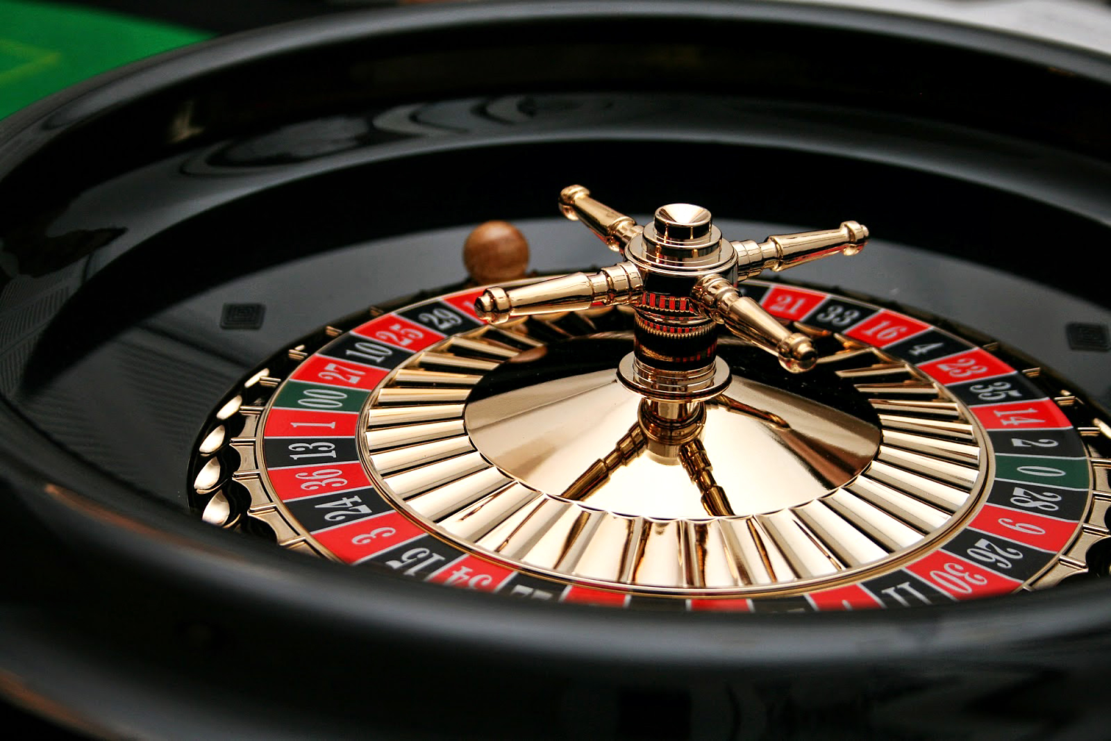 roulette wheel in the casino Roulette Fraud